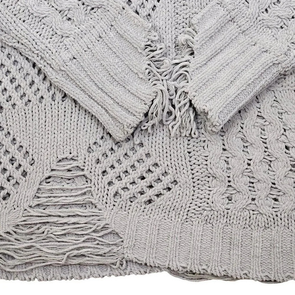 Elan Grey Cable‎ Chunky Knit Fringe Detail Front Sweater Size Medium - Picture 9 of 11